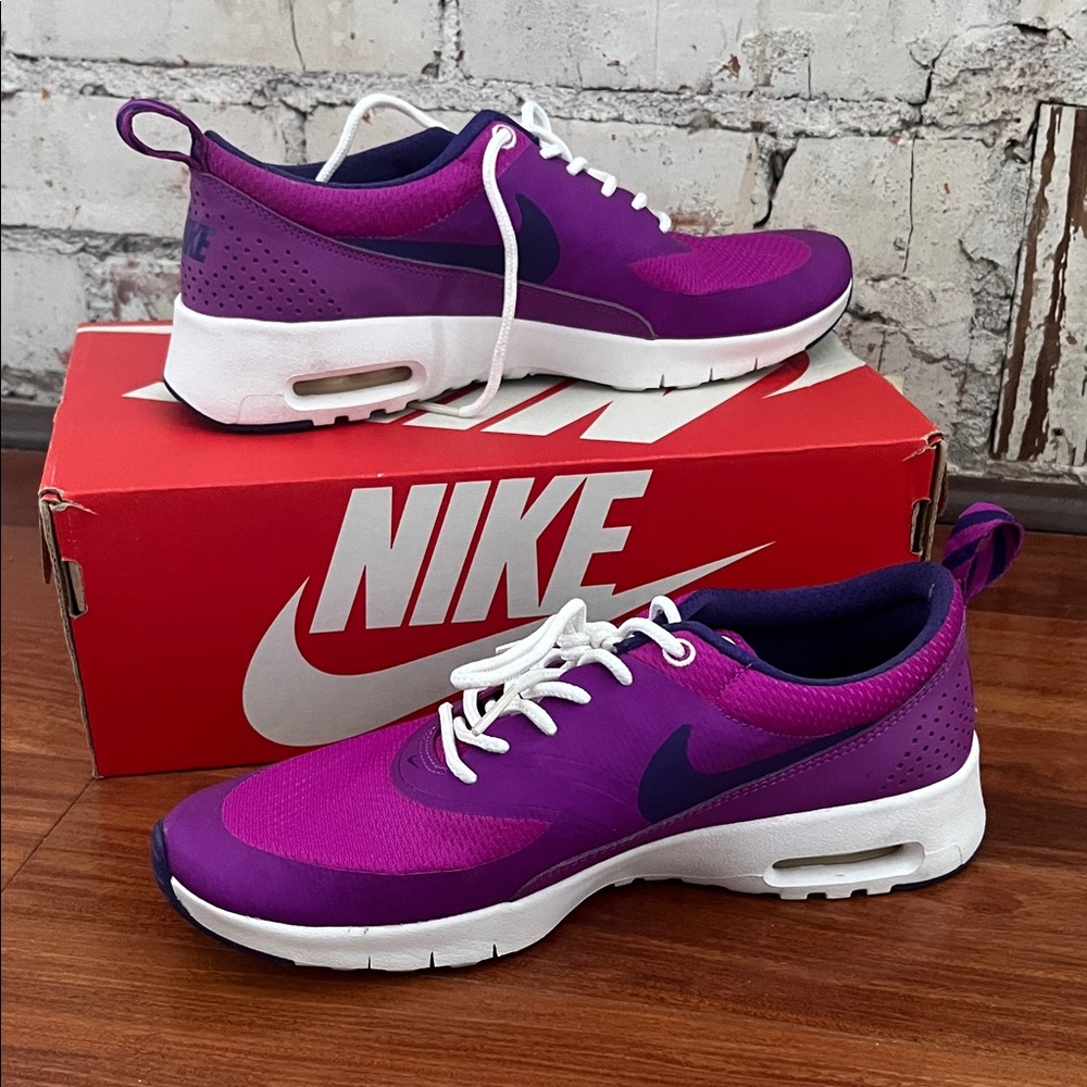 Nike Women's Purple and White Sneakers